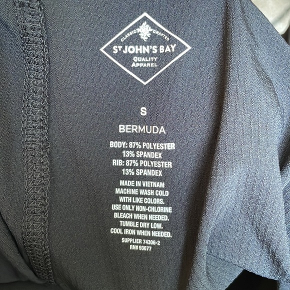 NWT - St. John's Bay Womens Bermuda Short. Black. Small - Picture 9 of 9